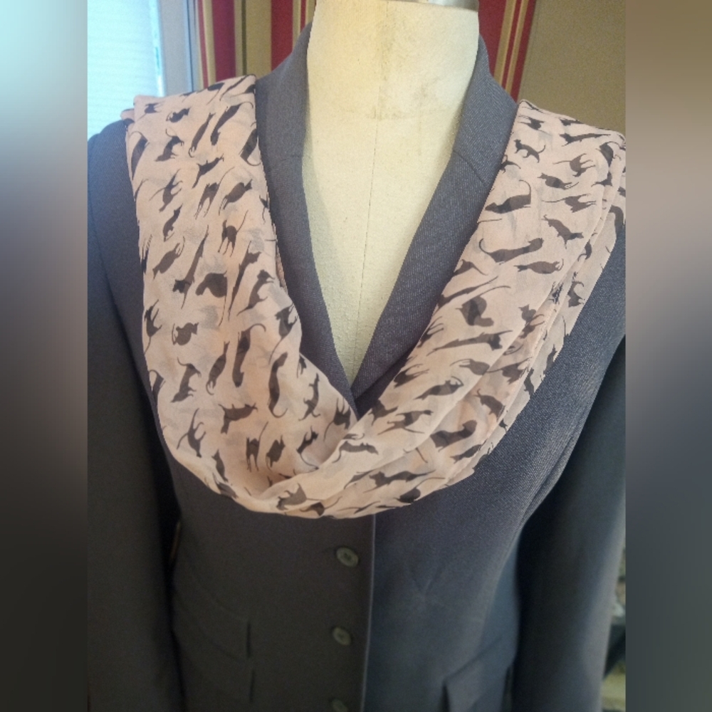 Cat-erriffic shéer scarf, Large, gently worn, free Cat Broach.